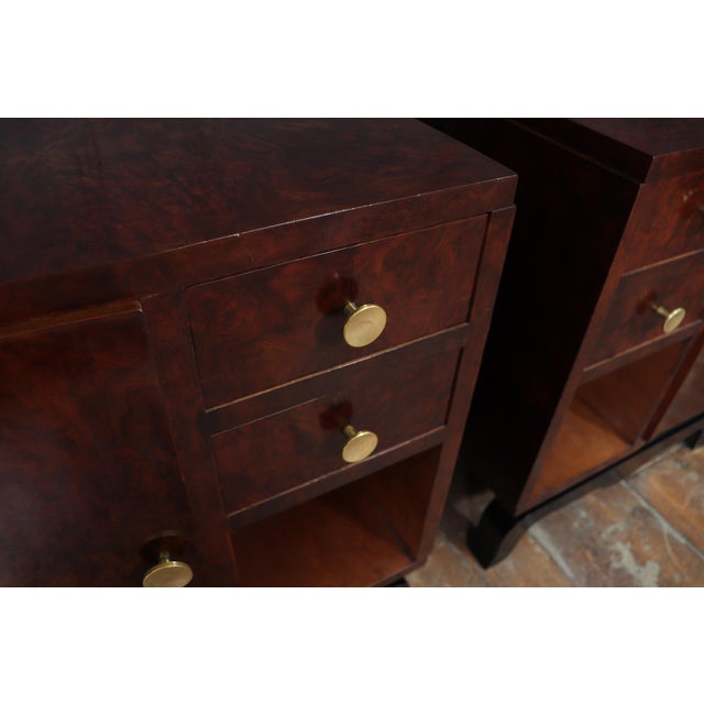 Brown French Art Deco Bedside Cabinets in Figured Walnut, 1930s, Set of 2 For Sale - Image 8 of 16