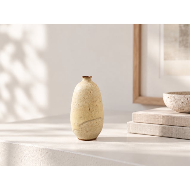 A purist studio ceramic vase by Heiner Hans Körting from the 1960s/70s. The clear, timelessly minimalist form and the...