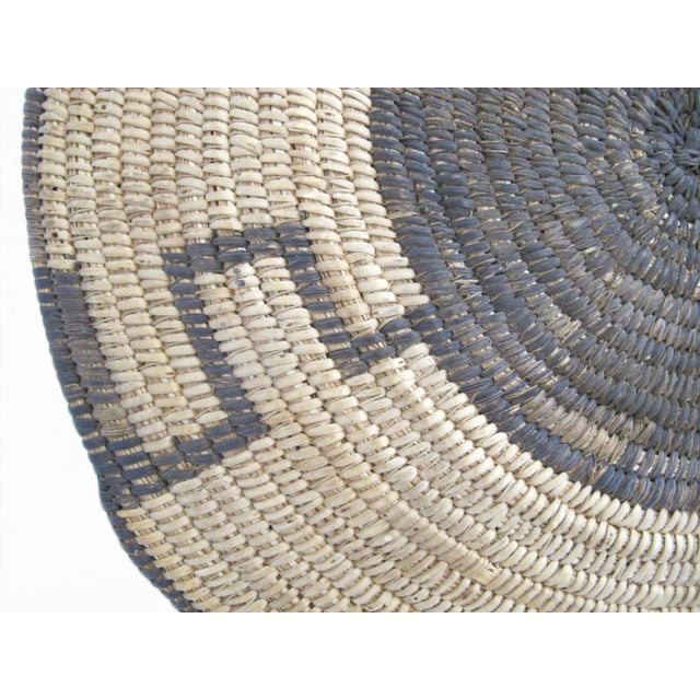 Early 20th Century Pima or Papago O'Odham Native American Coiled Round 11 3/4" Basket Tray For Sale - Image 5 of 7