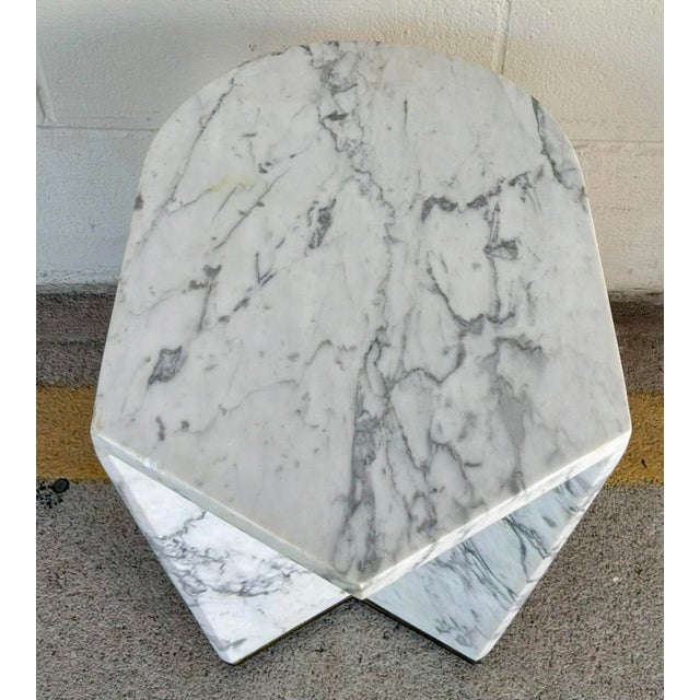 Original retail $3469, stylish Jonathan Charles Modern Carrara Marble and Brass Fusion Accent Table, showroom floor sample