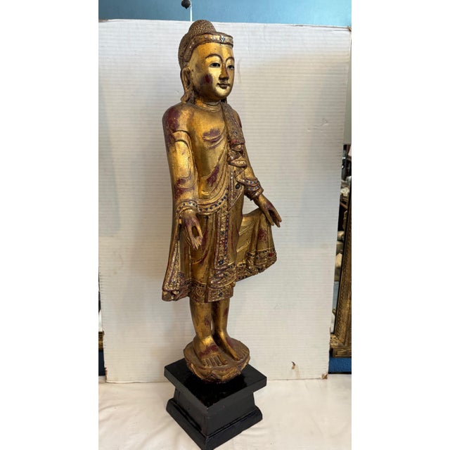 1950s Carved Wood Thai Figure of a Deity For Sale In West Palm - Image 6 of 11