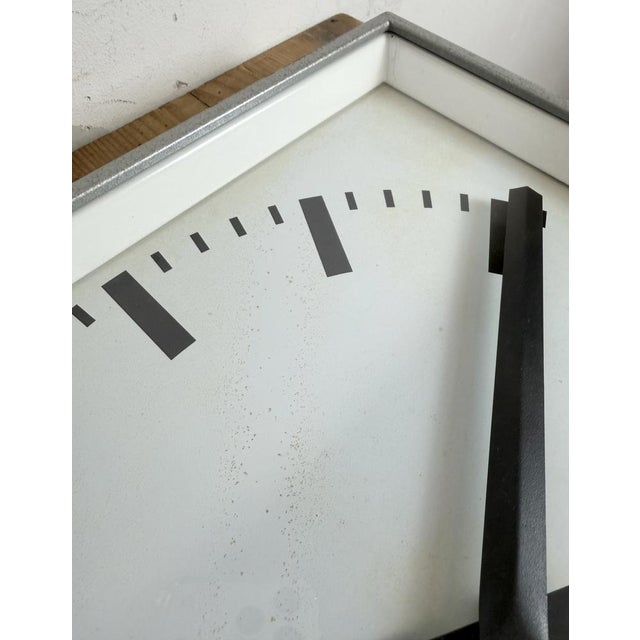 Large Grey Square Wall Clock from Pragotron, 1970s For Sale - Image 13 of 18