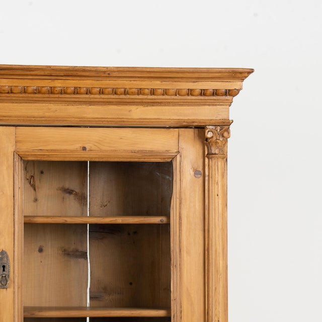 19th Century Hungarian Pine Breakfront Cupboard Display Cabinet For Sale - Image 6 of 18
