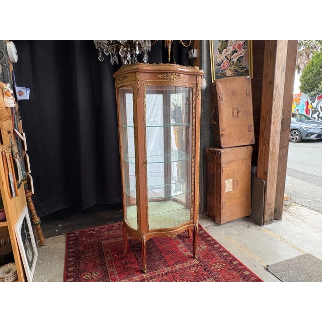 Wood Vintage Louis XV / Transition Style Display Cabinet with Curved Glass and Gilded Bronze Ornaments For Sale - Image 7 of 18