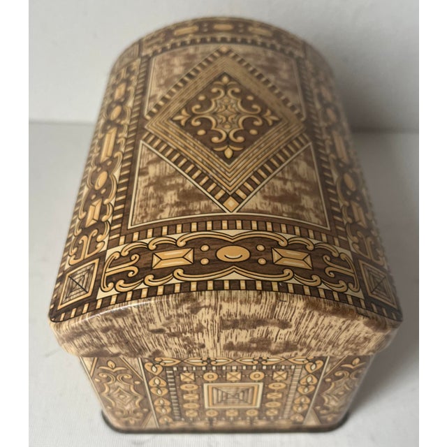 1960s Vintage English Trunk-Shaped Biscuit Tin For Sale - Image 5 of 7