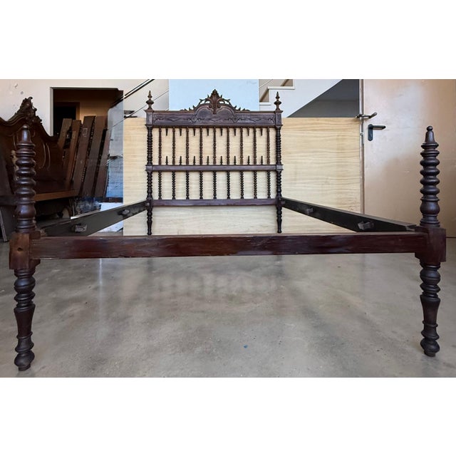 Early 20th Carved Medallions Queen Size Bed, Original Four Poster Lisbon Bed For Sale - Image 4 of 18