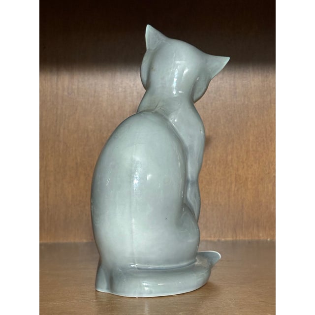 Bing & Grøndahl Porcelain Grooming Sitting Cat Figurine, 1950s, Unsigned Sale For Sale - Image 4 of 7