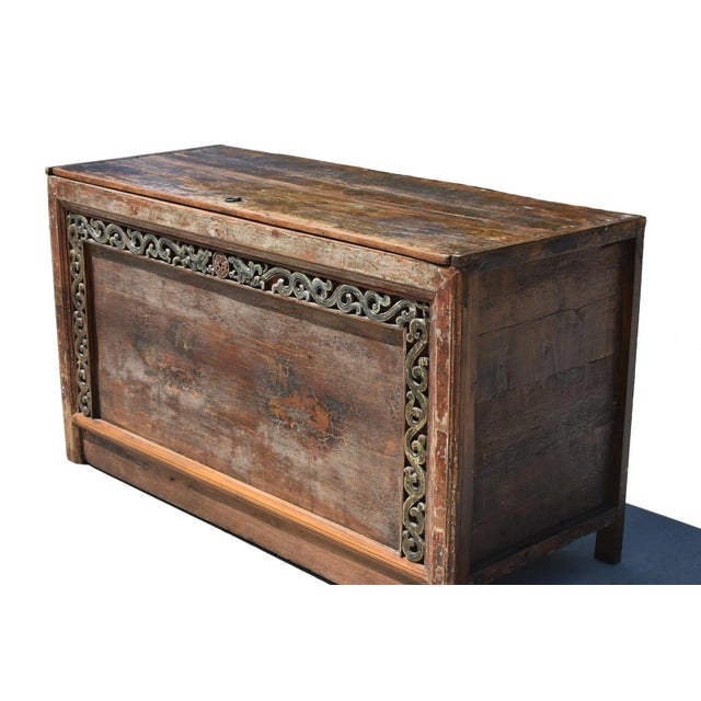 Early 19th Century Mongolian Chest With Foo Dogs Hand Painted All Original For Sale - Image 12 of 16