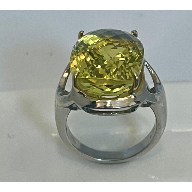 Yellow 18 Carat Natural Lemmon Topaz Checkerboard Cocktail Ring 18 Karat Gold, Estate For Sale - Image 8 of 18