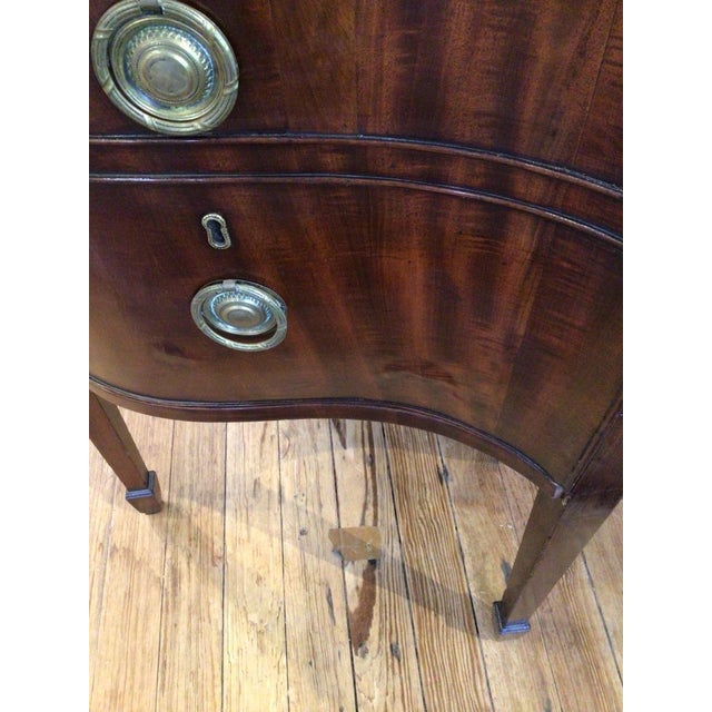 English Flame Mahogany Serpentine Sideboard, 19th Century For Sale In Houston - Image 6 of 7