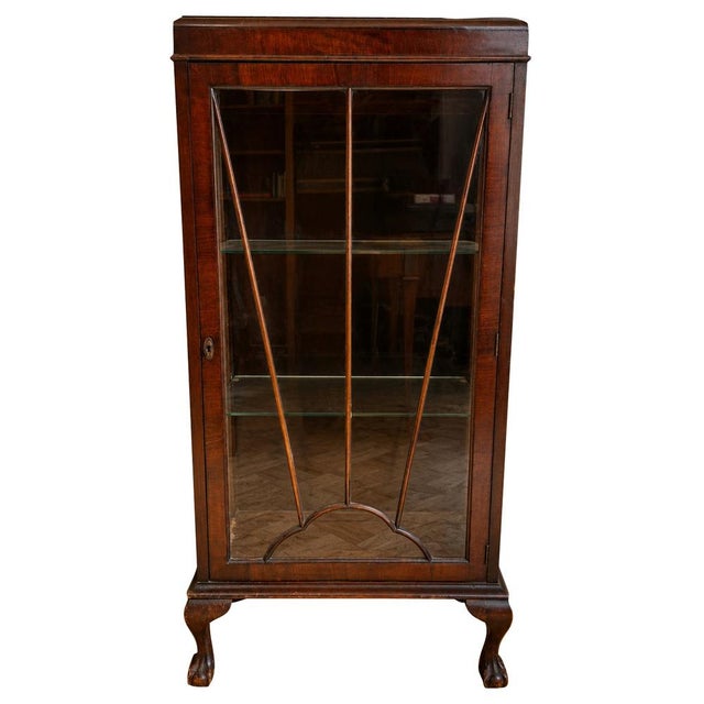 Brown 20th Century English Mahogany Display Cabinet with Claw and Ball Feet, 1920s For Sale - Image 8 of 8