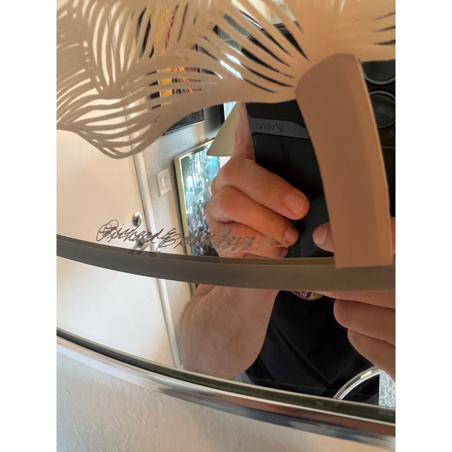 Metal Postmodern 1980s Pink Windsor Wall Circle Brass Mirror Flowers Vase 80s Vintage Richard Sandoval For Sale - Image 7 of 7