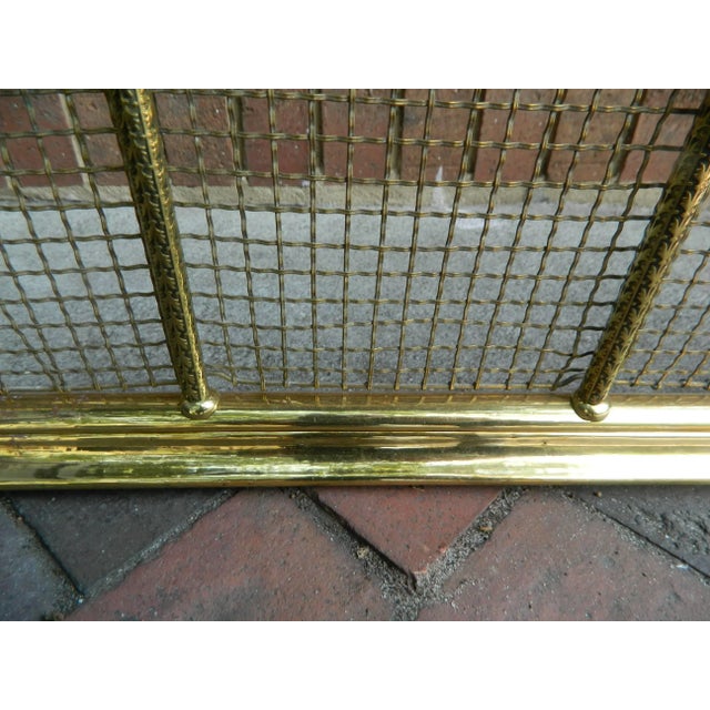English polished brass and mesh fireplace fender, 19th century.
