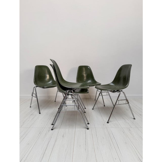 Mid-Century Modern Vintage Olive Green Dark Fiberglass Side Chair by Charles & Ray Eames for Herman Miller, 1970s For Sale - Image 3 of 10