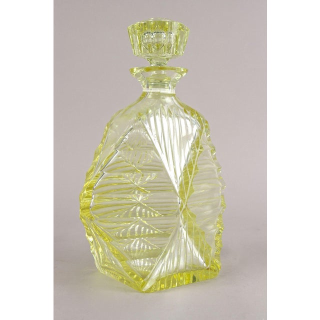 20th Century Art Deco Decanter Set with 6 Shot Glasses, 1920s, Set of 7 For Sale - Image 15 of 18