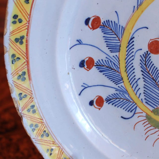 English Large Delft Charger With Parrot- 18th Century For Sale - Image 3 of 12