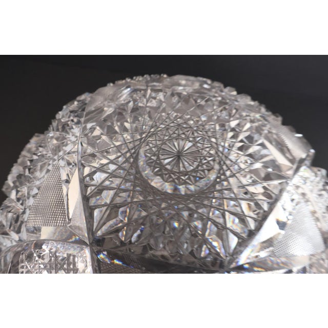 Early 20th Century American Brilliant Period Cut Crystal Bowl – 10” Sawtooth Rim, Deep Hobstar & Strawberry Diamond Cutting, C. 1900–1915 For Sale - Image 5 of 9