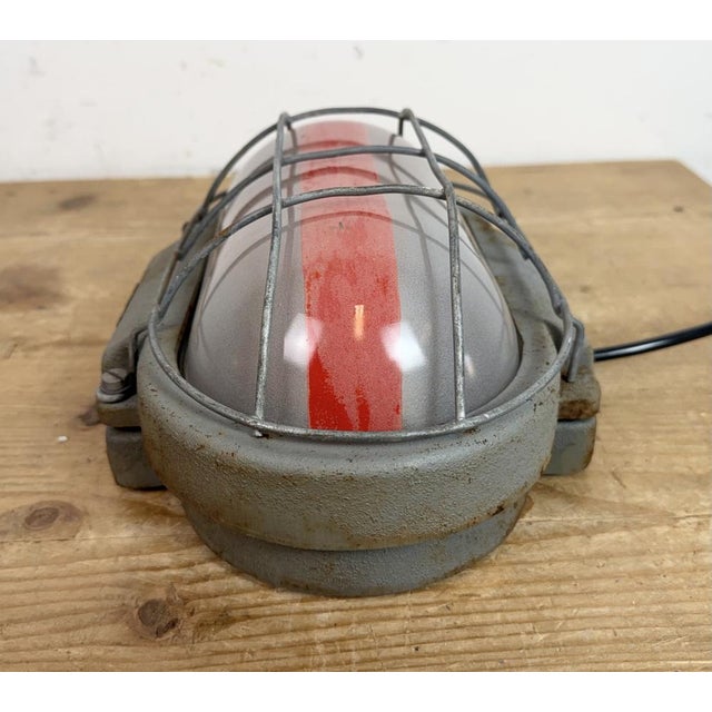 1960s Industrial Grey Cast Iron Wall Light from Elektrosvit, 1960s For Sale - Image 5 of 15