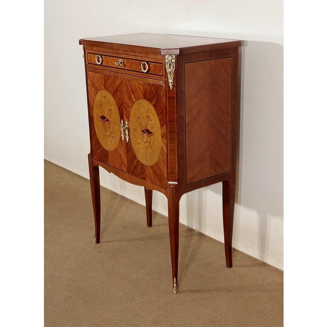 Small piece of furniture in the Louis XV-Louis XVI style. This piece of furniture opens with a drawer in the belt with two...