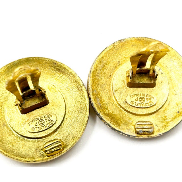 Chanel 1990s Chanel Gold Plated CC White Disc Clip on Earrings - 2 Pieces For Sale - Image 4 of 4
