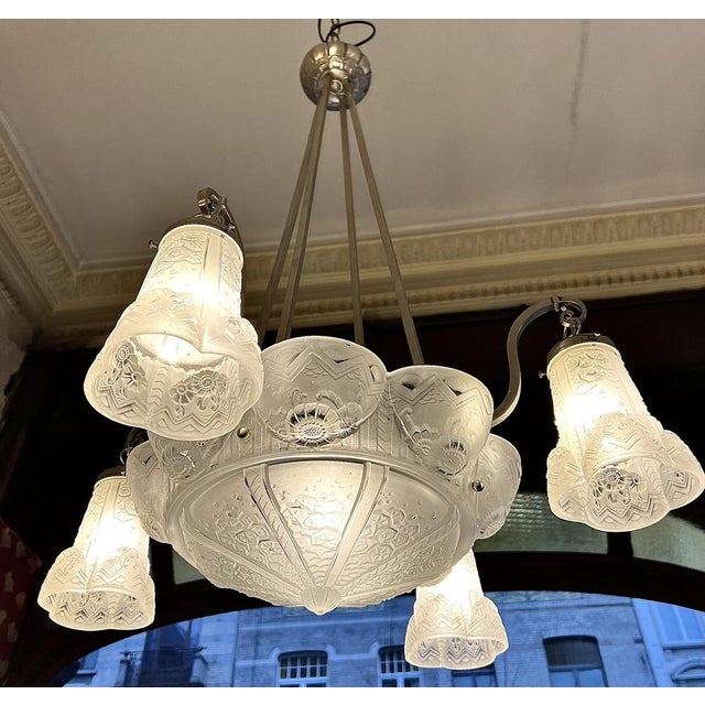 1920s Art Deco Chandelier with Tulips and Polylobed Basin by Müller Frères Lunéville, 1925 For Sale - Image 5 of 18