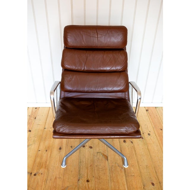 Soft Pad Leather Aluminium EA216 Lounge Chair by Charles and Ray Eames for Herman Miller, 1975 For Sale - Image 11 of 18