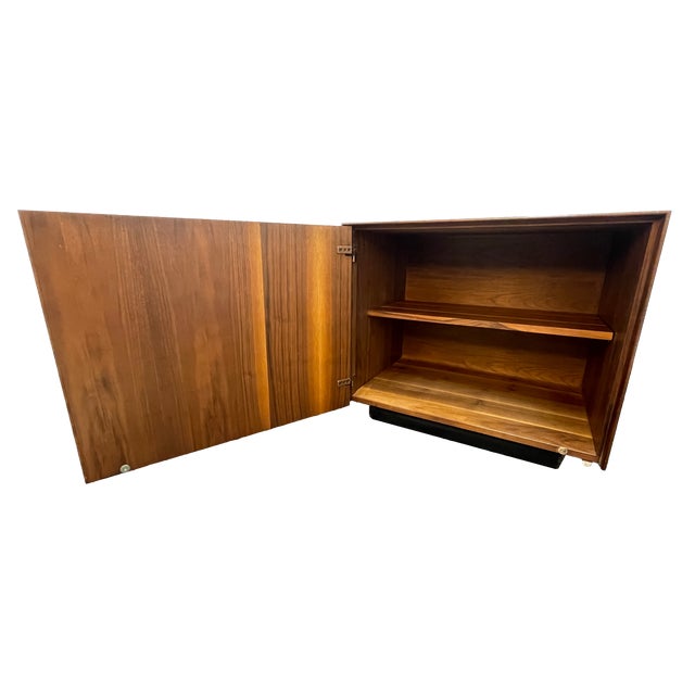 Pair of Walnut Nightstands Attributed to John Kapel for Glenn of California, 1960s For Sale - Image 10 of 15