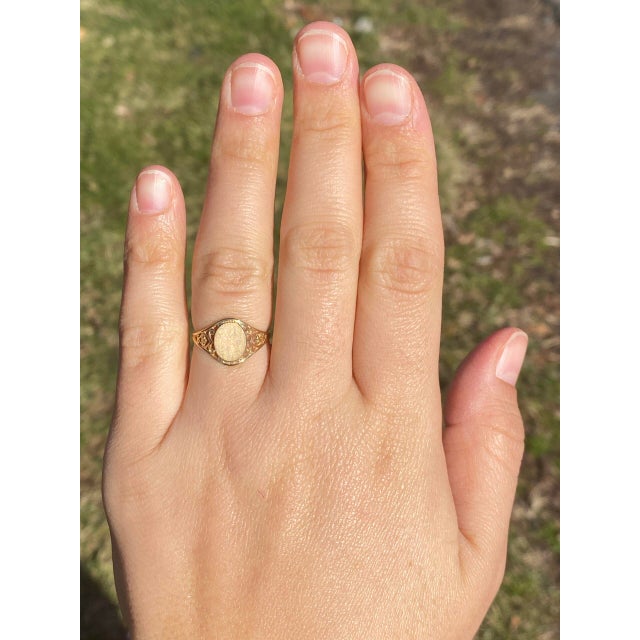 The Frie: Vintage Yellow Gold Signet Ring With Filigree For Sale - Image 9 of 10