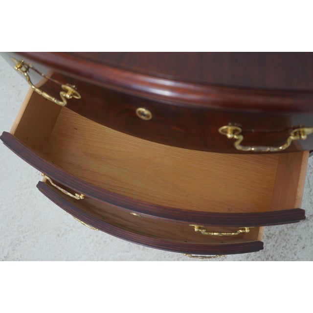 1990s Pair Thomasville 3 Drawer Mahogany Bowfront Nightstands For Sale - Image 5 of 18