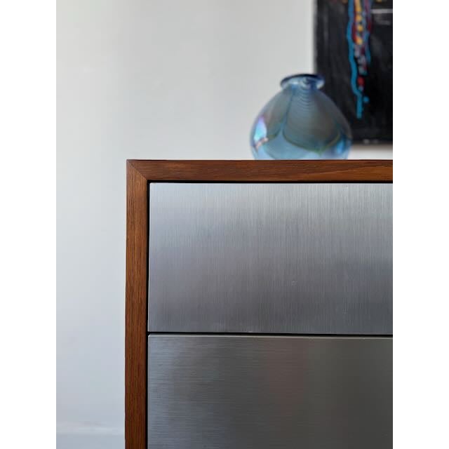 1980s Post Modern Mahogany & Aluminum 6 Drawer Dresser For Sale - Image 10 of 17