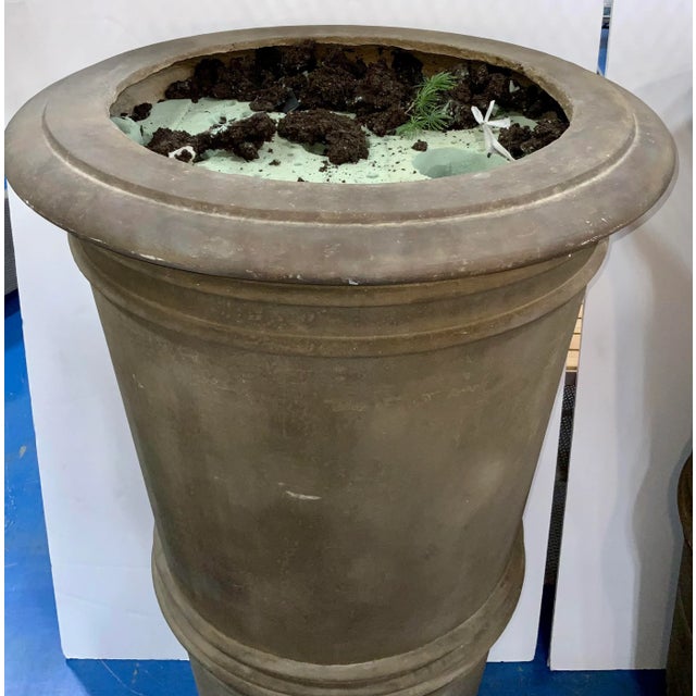 2020s Organic Modern Fiber Clay Large Taupe Outdoor Planters Pair For Sale - Image 5 of 7