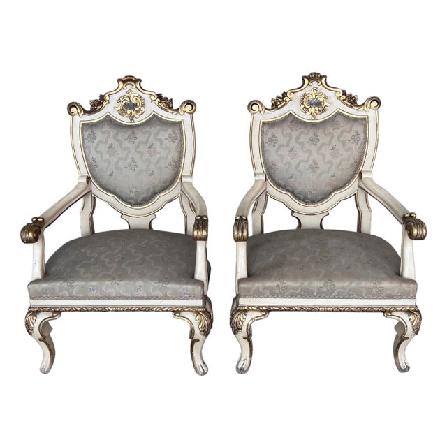 Pair of Venetian Hand Painted Armchairs in White Antique Painting and Giltwood For Sale