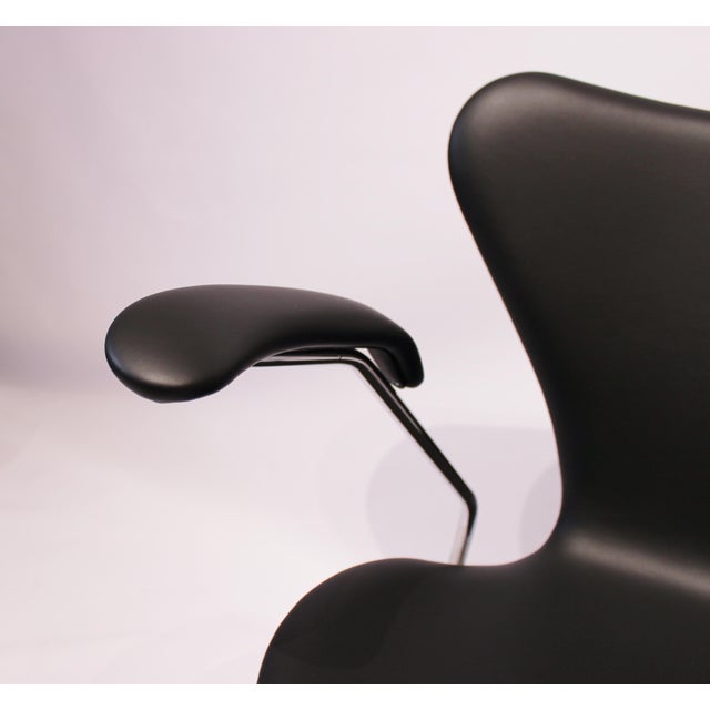 Black Leather Model 3207 Seven Chair by Arne Jacobsen for Fritz Hansen, 1980s For Sale - Image 6 of 9