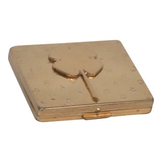Flato Gold Tone Lucky Clover Pattern Compact VTG Mirrored Powder Case 4762b For Sale