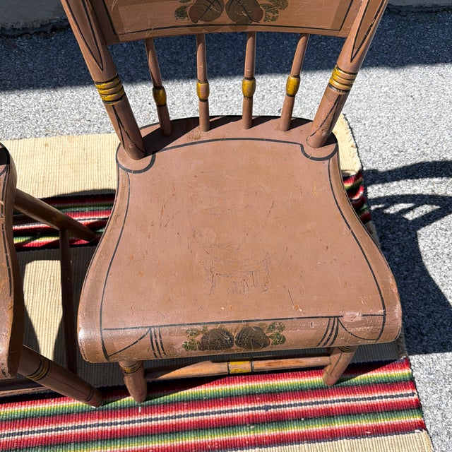 Antique Set of Six Lancaster County, Pennsylvania Paint Decorated Plank Seat Windsor Chairs, Circa 1840s–1850s For Sale - Image 9 of 12