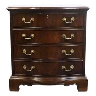Drexel Heritage Heirlooms Collection Traditional Style Banded Mahogany 28" Chairside Chest / Nightstand 070-620-6 For Sale