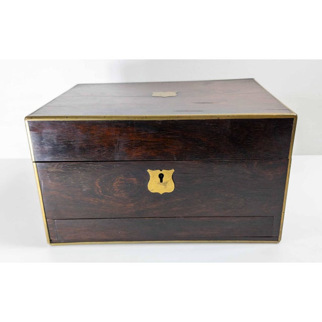 English 19th Century English Rosewood Veneer Traveling Vanity Case Box For Sale - Image 3 of 18