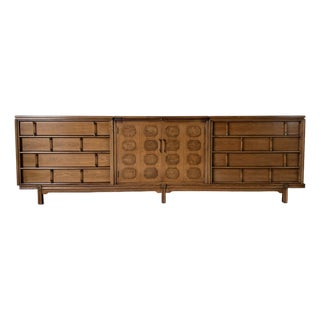 Long Mid Century Modern Thomasville Tamerlane Walnut Bar Credenza Sideboard Cabinet For Sale