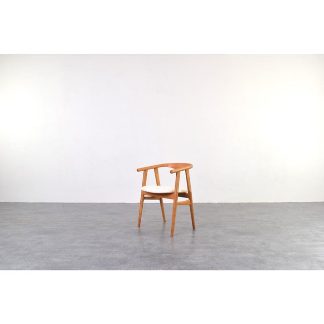 The GE 1936, commonly known as the Keyhole Chair, was designed by Hans J. Wegner in 1944 for the Danish manufacturer...