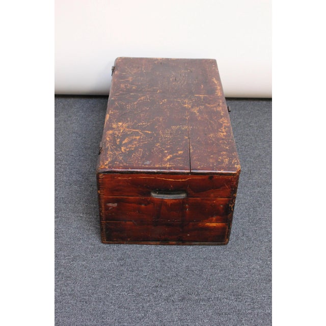 Early 19th Century Colonial Stained Maple Handmade Travel Trunk / Chest With Hinged Top For Sale - Image 4 of 13