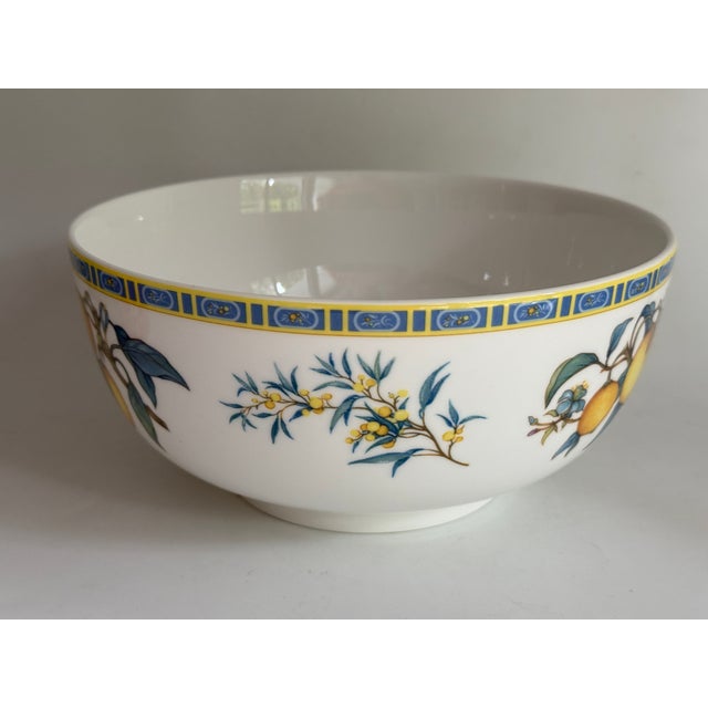 Vintage item from the 1990s, sourced from England Item: Bowl 20 cm Manufacturer: Wedgwood Series: Citrons Condition:...