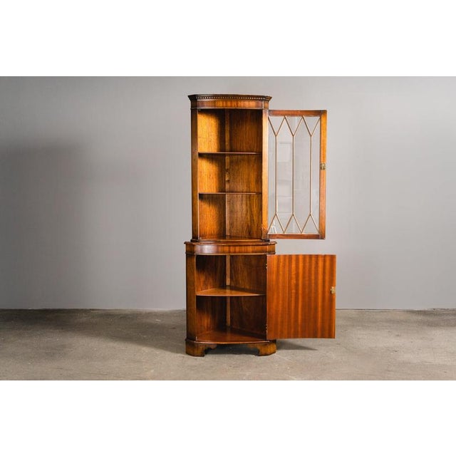 English Style Corner Cabinet in Wood For Sale - Image 3 of 18
