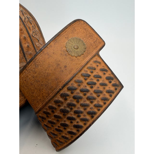 Vintage Japanese Kabuto Samurai Helmet Miniature Armor Display – Brass Maedate & Menpo Detail For Sale - Image 4 of 12