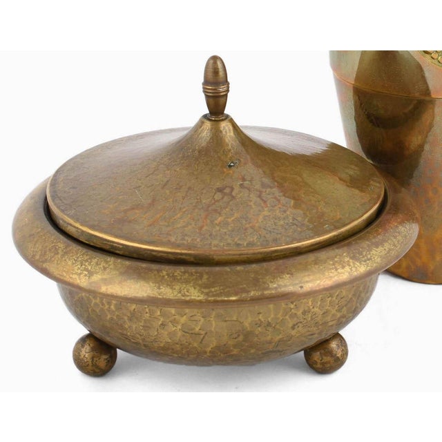 Vintage wmf art-deco can and vase is an original decorative pair of objects realized in the 1910s. Realized by wmf,...