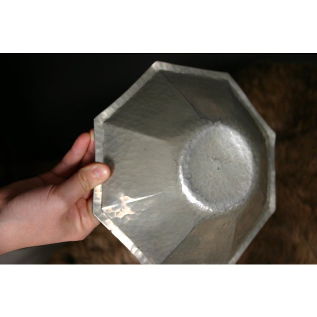 1930s Art Nouveau Hammered Pewter Bowl by Léon Provins, 1931 For Sale - Image 5 of 9