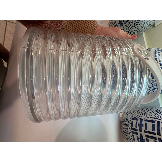 Vintage Lucite Ribbed Honeycomb Ice Bucket With Removable Insert For Sale In Miami - Image 6 of 13