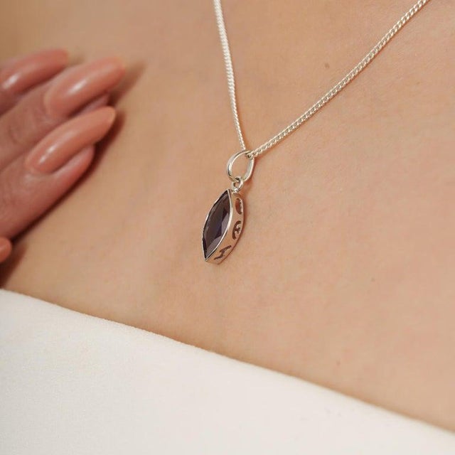 Featuring a 14×7 mm marquise-cut lolite gemstone weighing 2 carats, crafted with a lightweight feel of 2.104 grams, this...