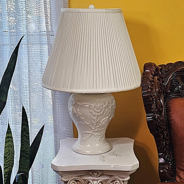 Pair of Vintage White Ceramic Ginger Jar Table Lamps With Floral Relief & Diane Shades For Sale - Image 10 of 18