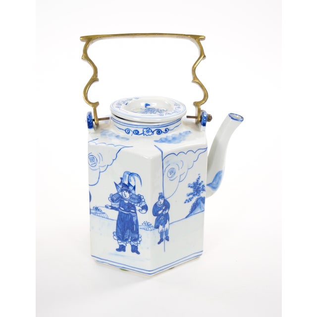 Antique Oversized Blue and White Chinoiserie Porcelain Tea or Coffee Pot For Sale In New York - Image 6 of 10