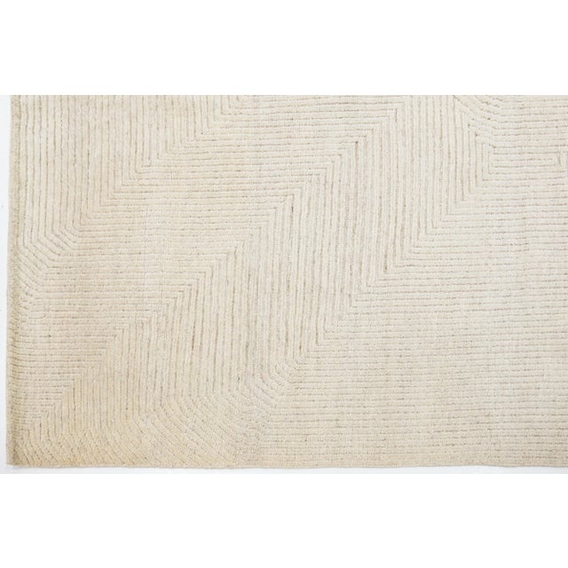 2020s Geometric Moroccan Style Modern Wool Rug Handmade in Beige For Sale - Image 4 of 7